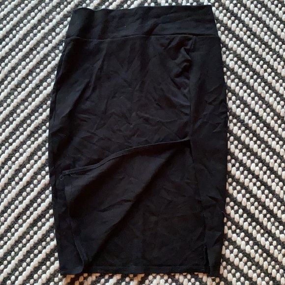 Charlotte Russe - Black Pencil Skirt w/ Side Slit - Picture 2 of 3